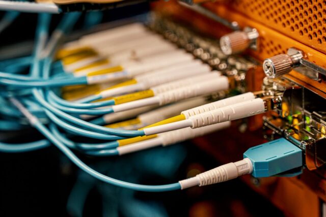 Cum alegi o cameră web și un microfon pentru ședințele online